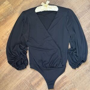 VENUS Elegant Black Garment